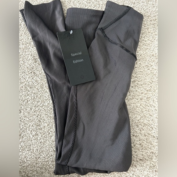 NWT LULULEMON BASE PACE HR TIGHT 25 inch - Picture 2 of 3